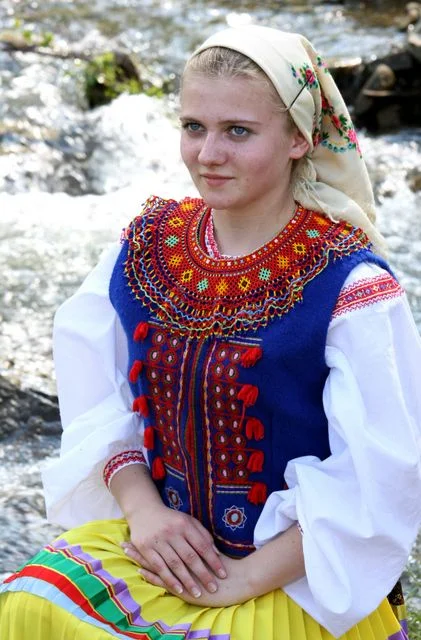 lemko+traditional+dress+Ukraine.jpg
