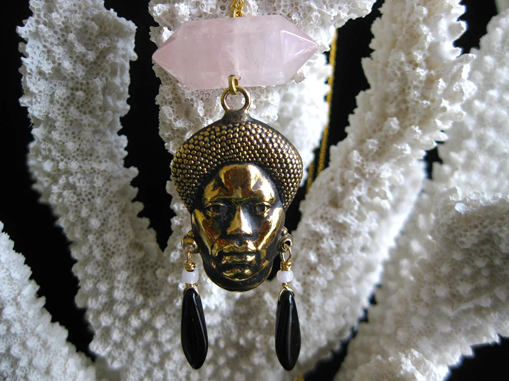 mama africa dagger rose quartz amulet ta meu bem.jpg