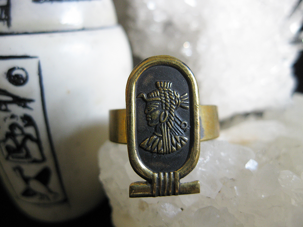 queen tiye ring ta meu bem.jpg