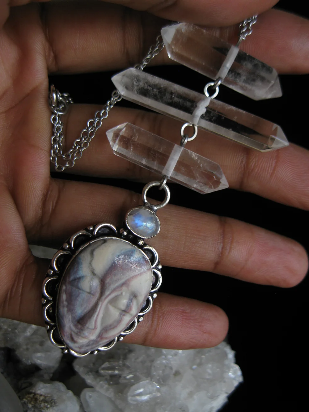 resin ancestor mask necklace ta meu bem.jpg