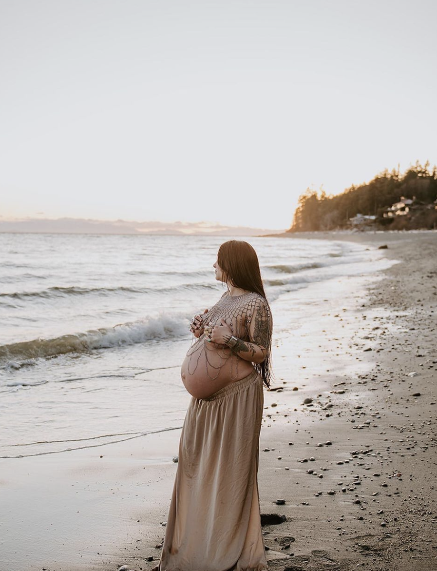 Paige Lorraine x Tessa Rand maternity beach.png