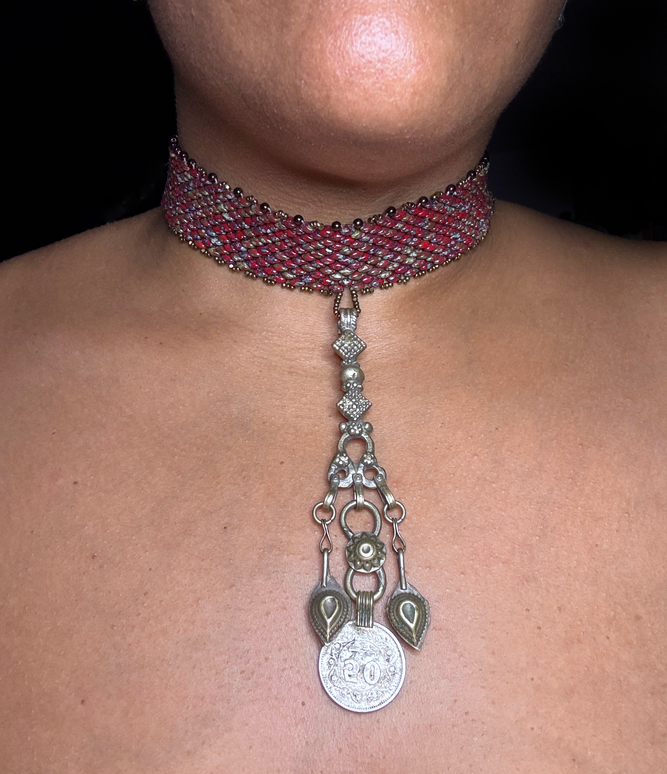 Kuchi That Beaded Choker.png