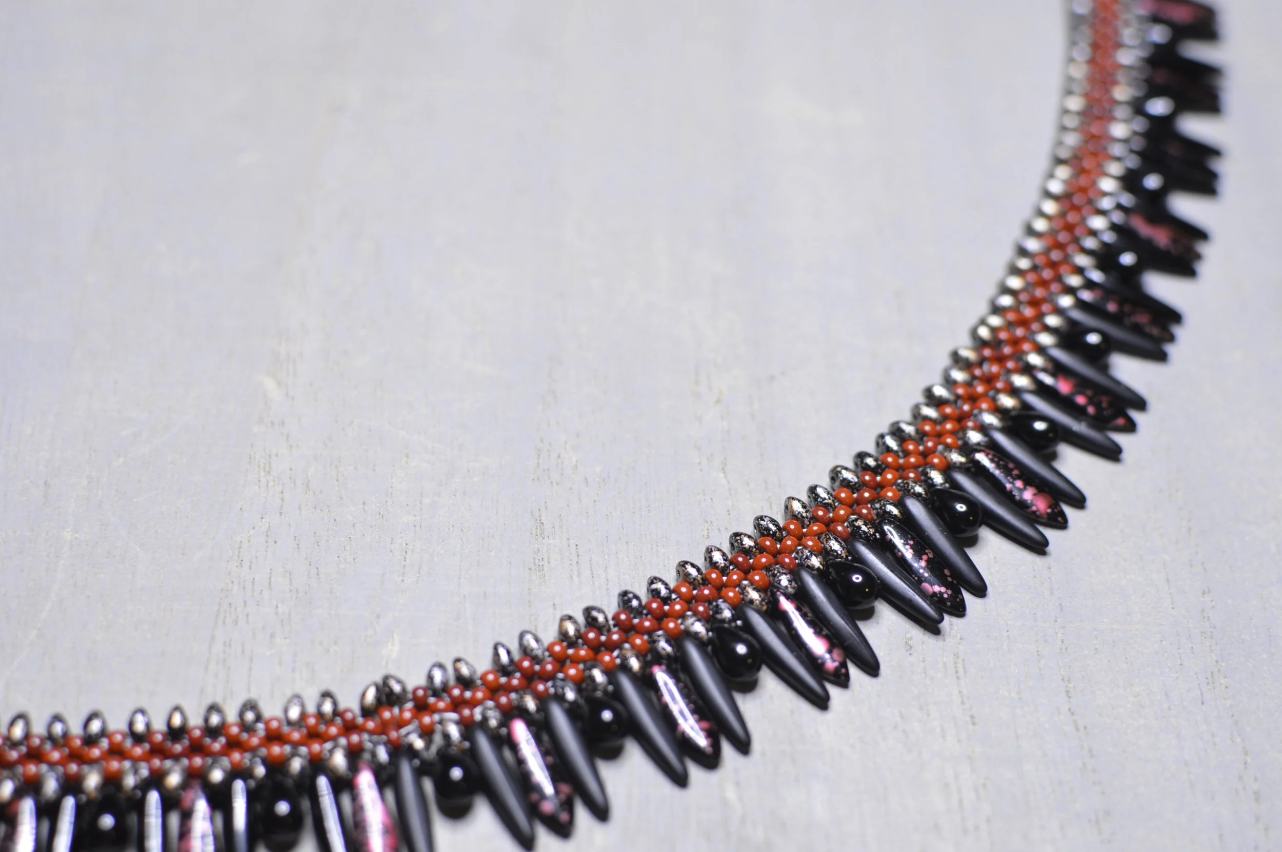 GG - SEED BEADS CHOKER.JPG