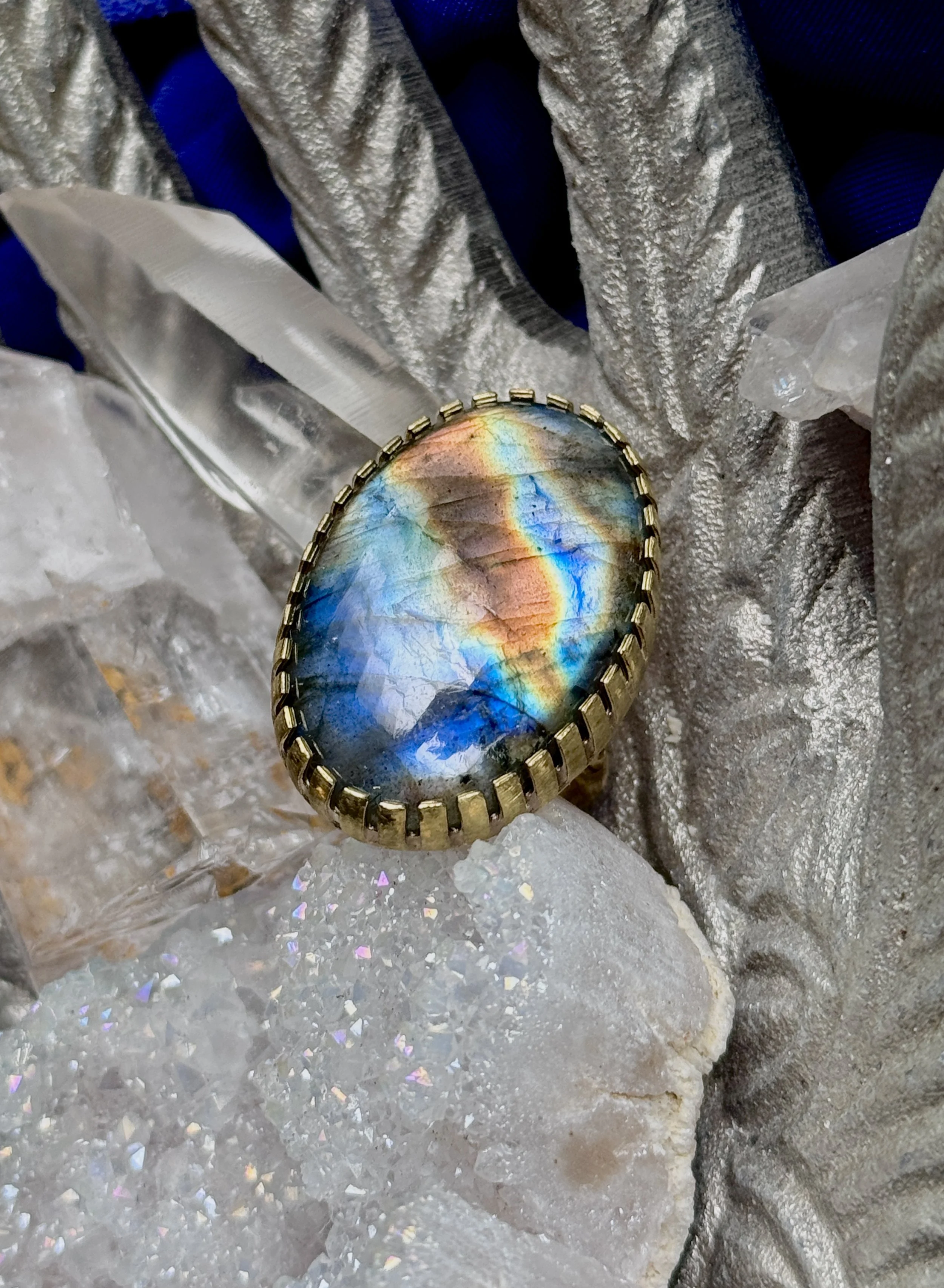 Laranjinha - labradorite brass ring - artisan mika.jpg