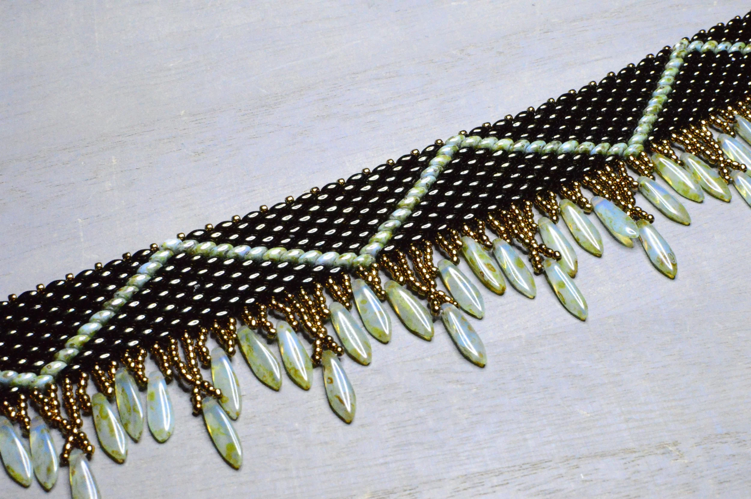 Tri Daggered Choker seed beads glass.JPG