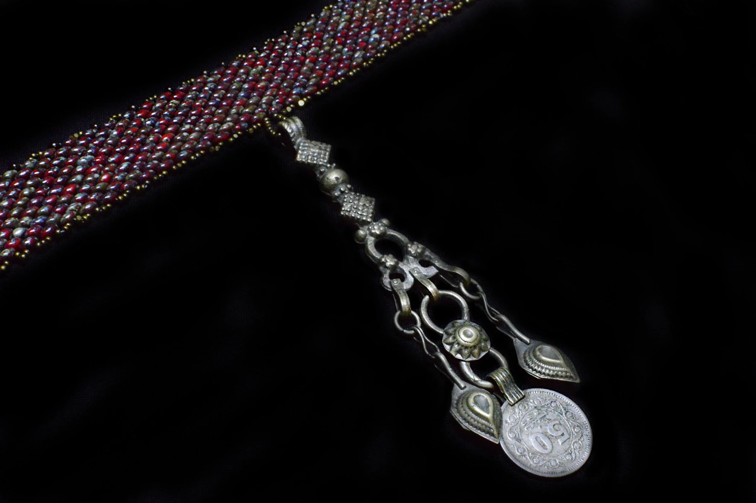 Kuchi That - seed beads choker handmade.JPG