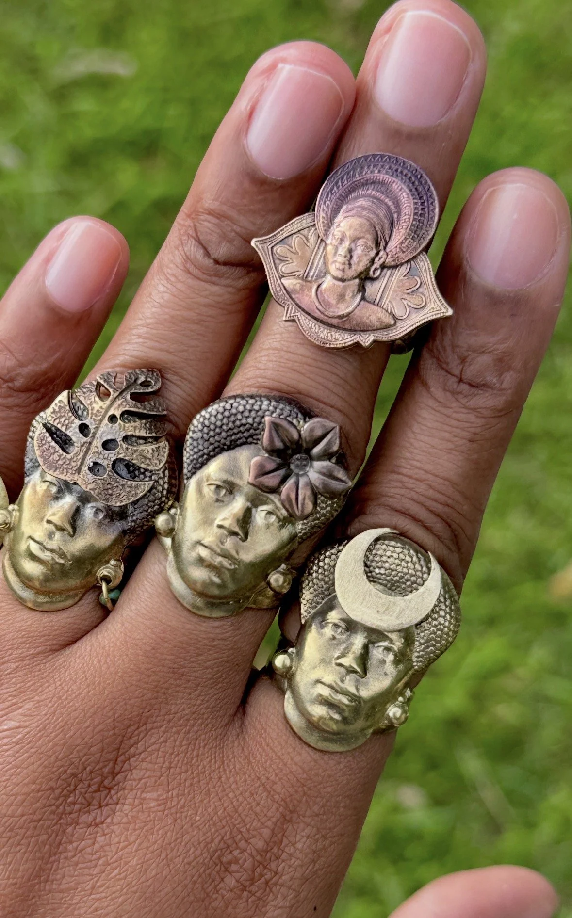 Ramonda - in a frame ring.jpg