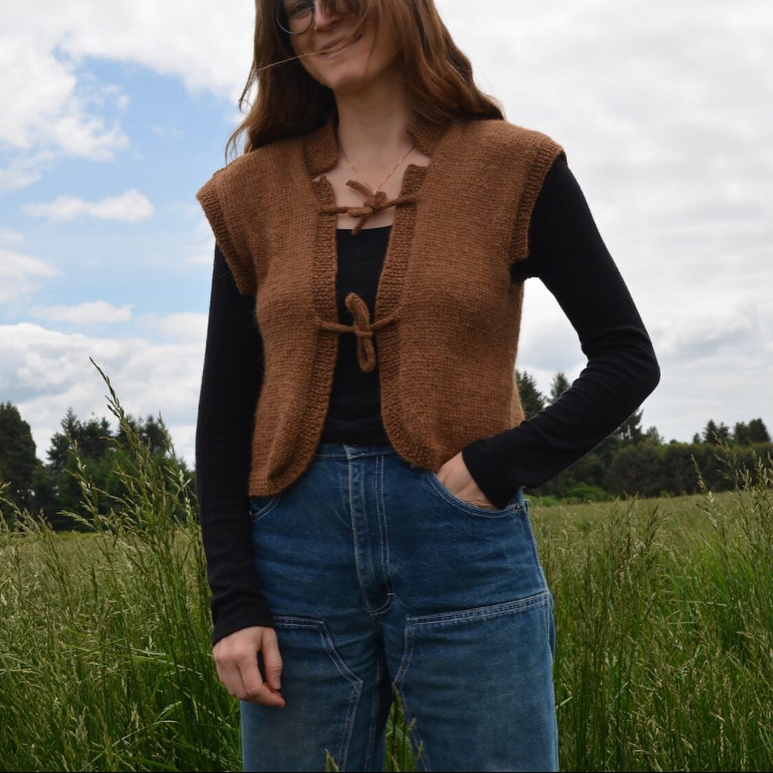 The Better Vest - pattern now available on Ravelry &amp; our website ☕️
.
A boxy layering vest with a notched collar and curved hem. Full shoulders &amp; i cord ties. Great with casual wear or over a dress .. wear on top of a sweater or a tank! Inclu