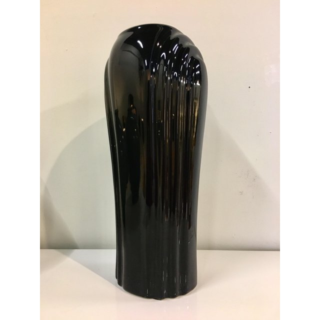 black-art-deco-vase-8823.jpeg