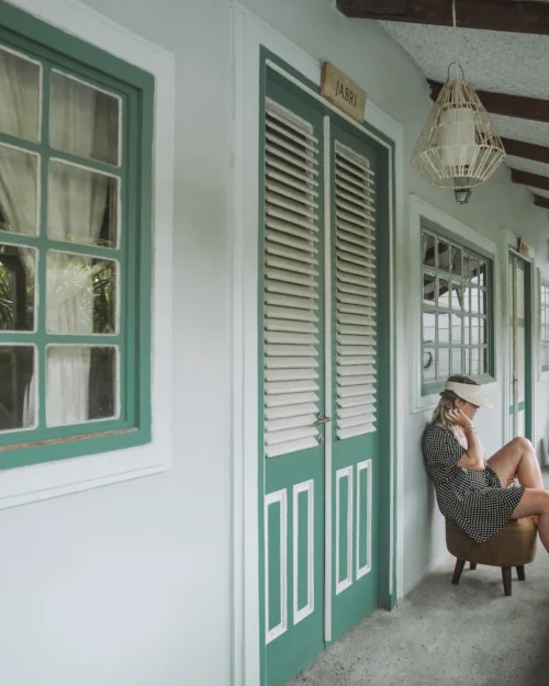 kosta-hostel-cafe-seminyak-bali.jpg