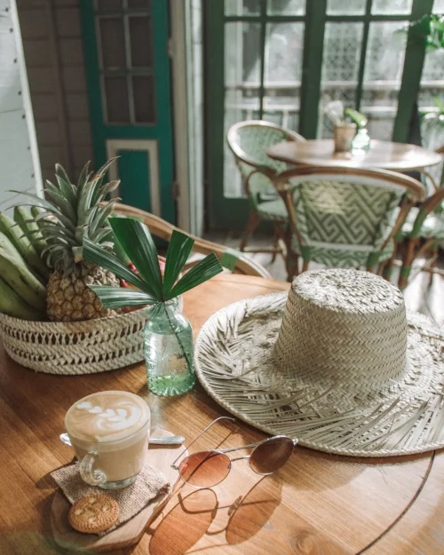 kosta-hostel-cafe-seminyak-bali.jpg