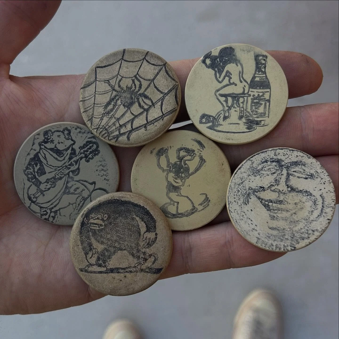 Early 1900s clay poker chips I&rsquo;m stamping with era appropriate art, sometimes the simplest idea can turn out cool.  Making more and putting these in all orders until I run out.

Thanks for L👀King!