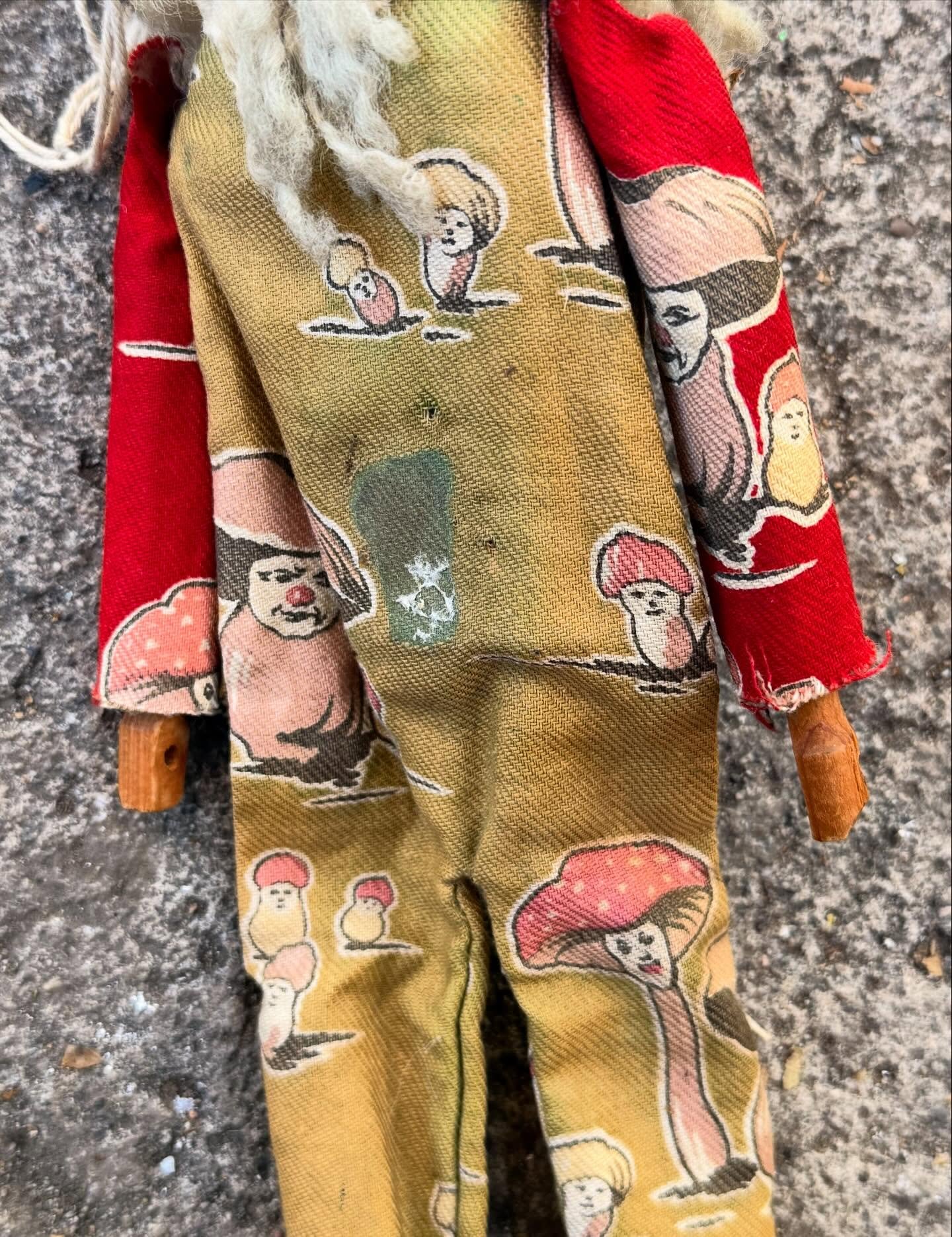 My Submission to the Weirdo Toy contest @weirdo_dungeon . This weird 1910s / 1920s monkey man toy. Hand painted paper mache head with wooden arms and legs. Real cotton  clothing with the craziest mushroom print 🍄 🍄&zwj;🟫 

Check out @weirdo_dungeo