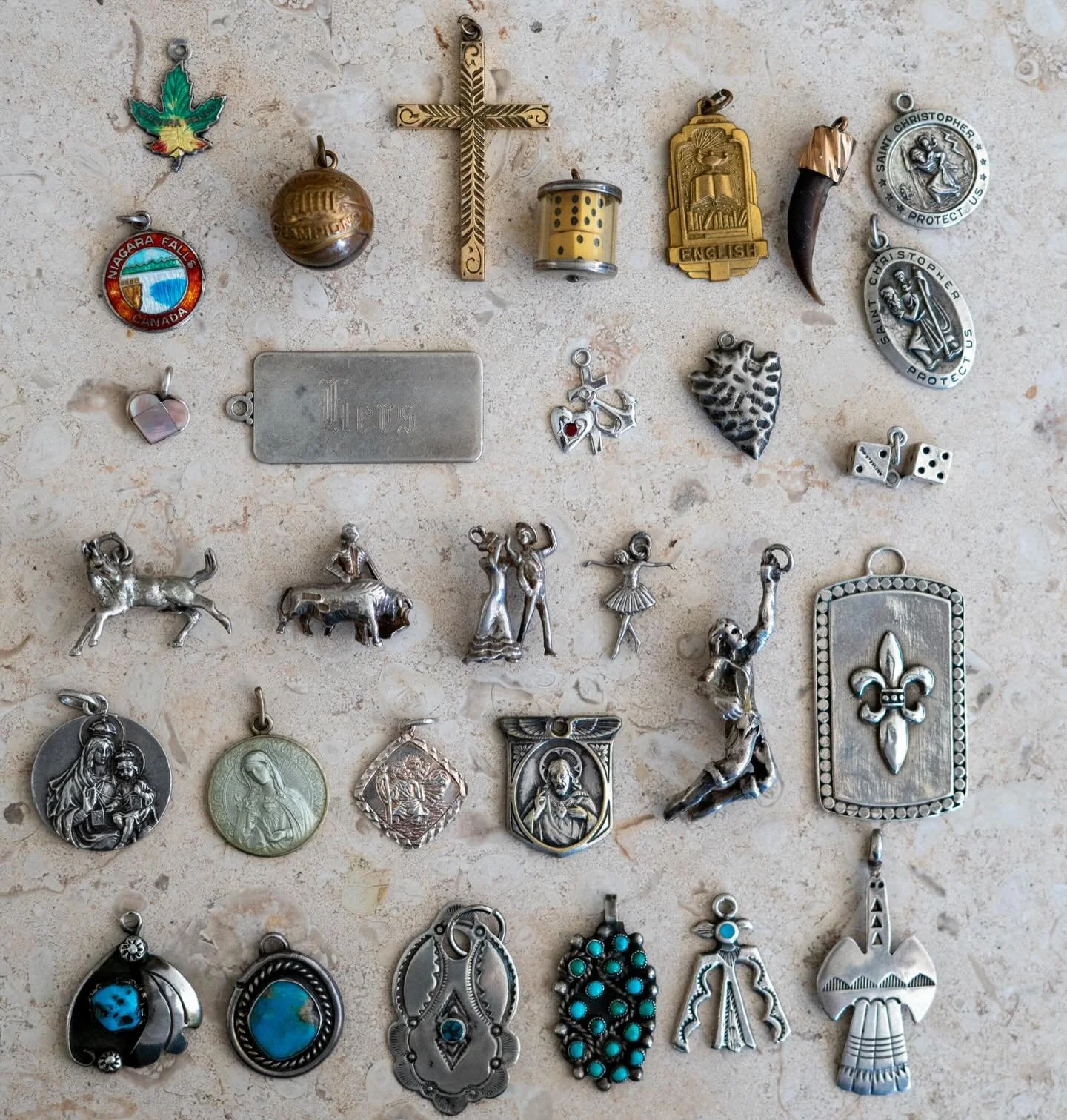 Just added some great vintage pendants to the online shop.

Check them out now at Kilroyvtg.com
Thanks for L👀King!