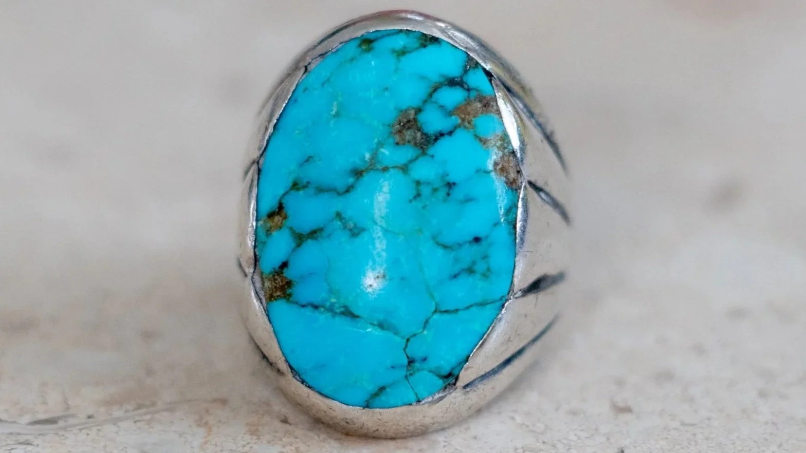 Huge Mid Century Bell Trading Scalloped Shank Turquoise Ring Size-9.5