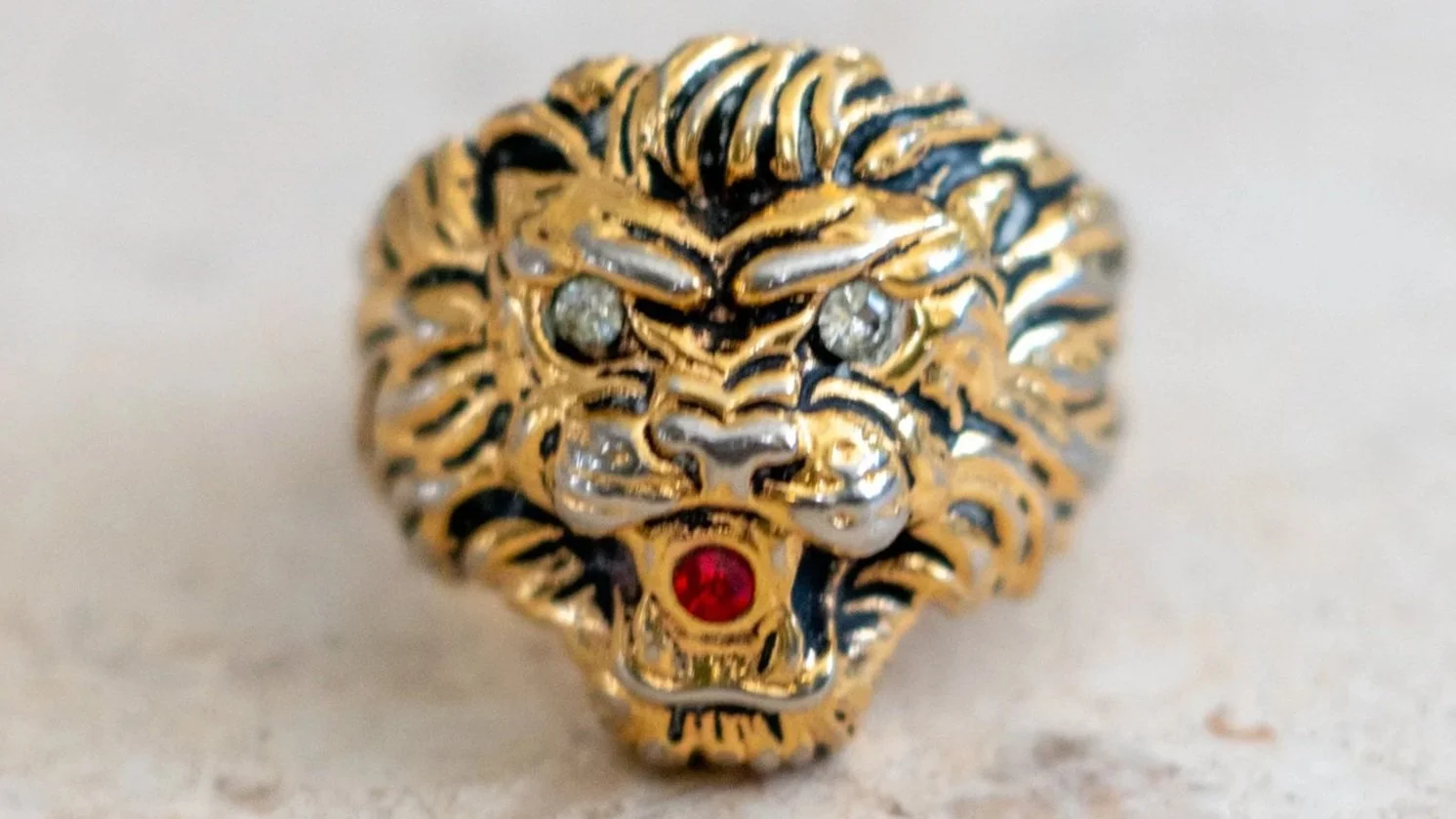 1970s Gold Plated Rhinestone Lion Head Size-11