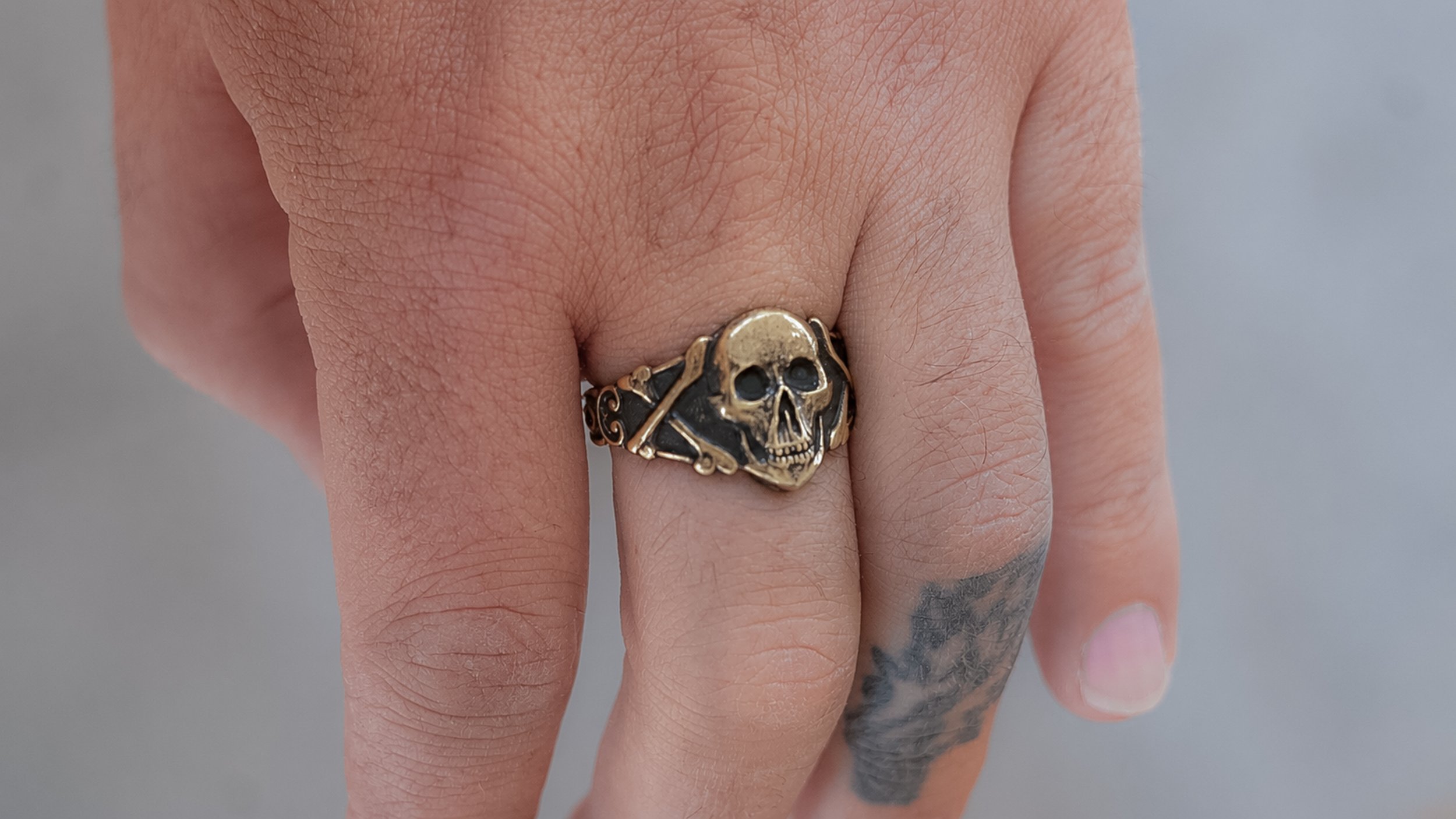 skullonhand.jpg