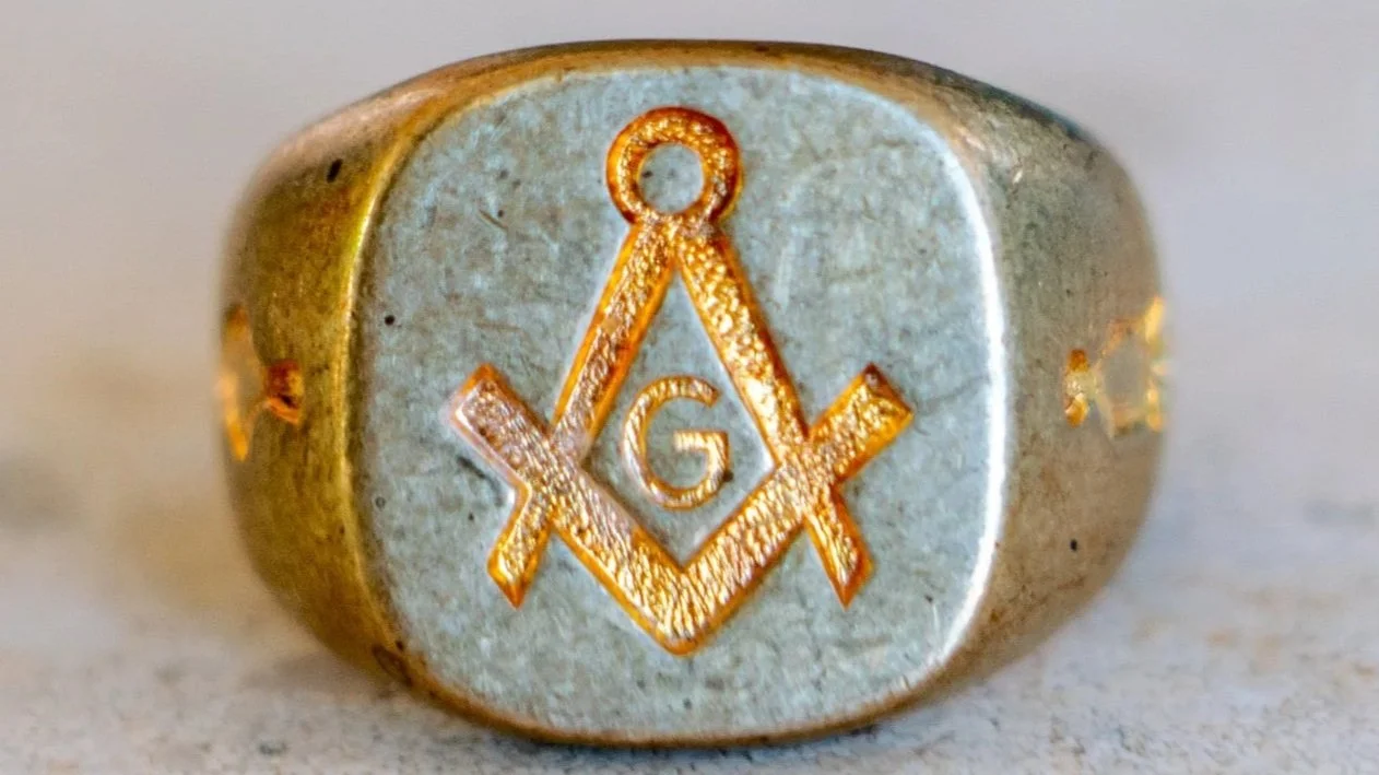 Gold Plated 1960s Free Mason Pinky Ring Size-6
