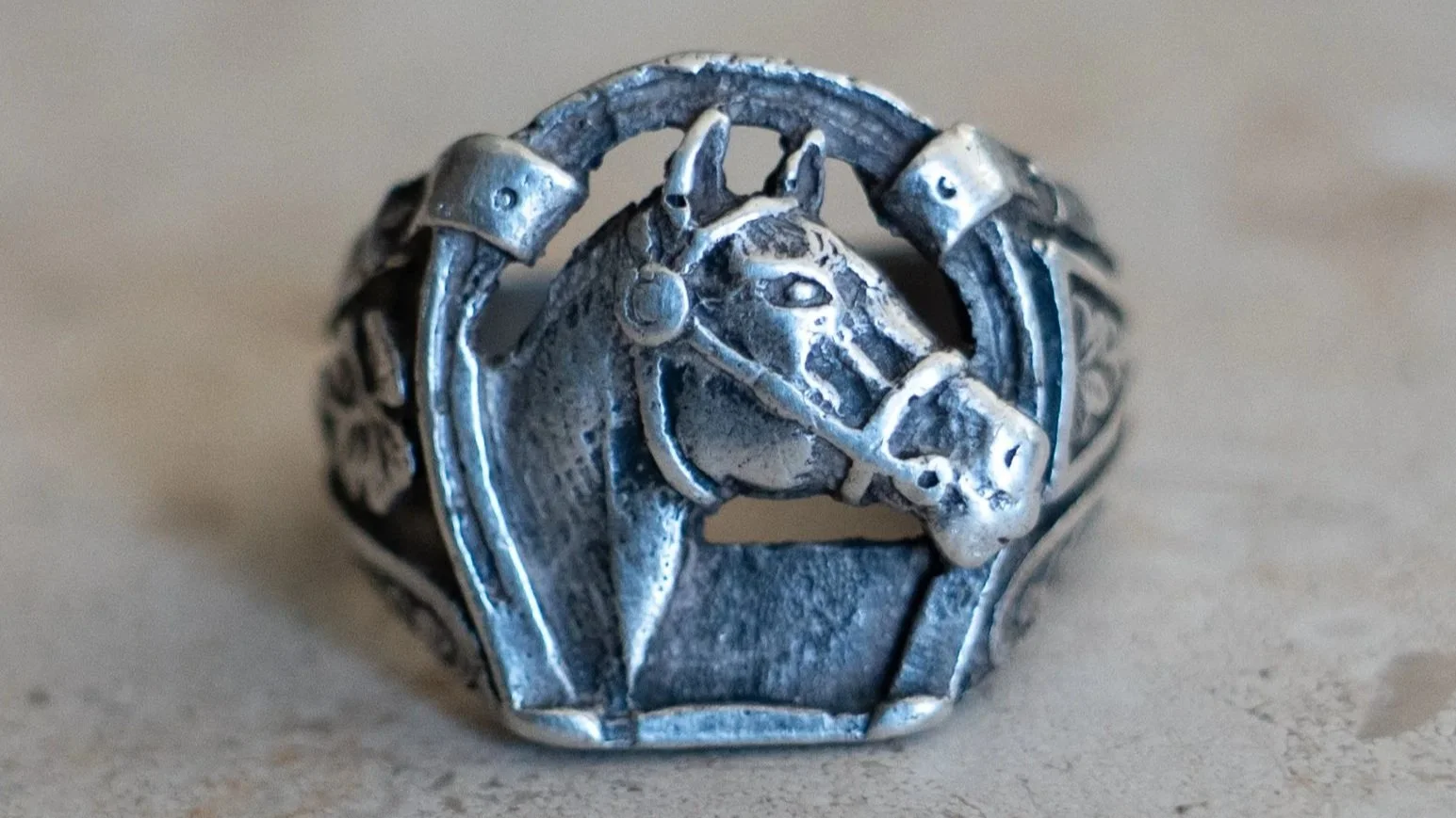 1940s Lucky Horseshoe Chunky Trading Post Ring Size-9