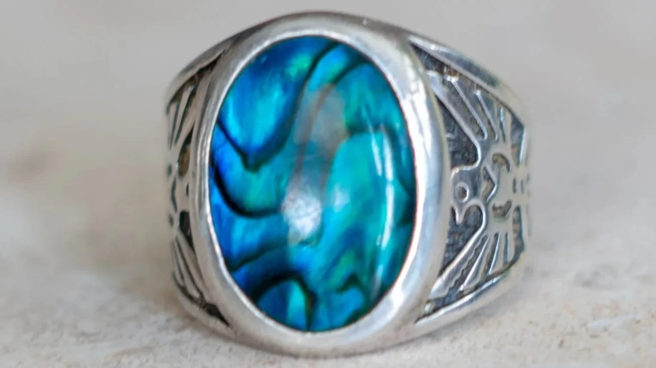 1970s Solid Sterling Thunderbird Motif Abalone Ring Size-9