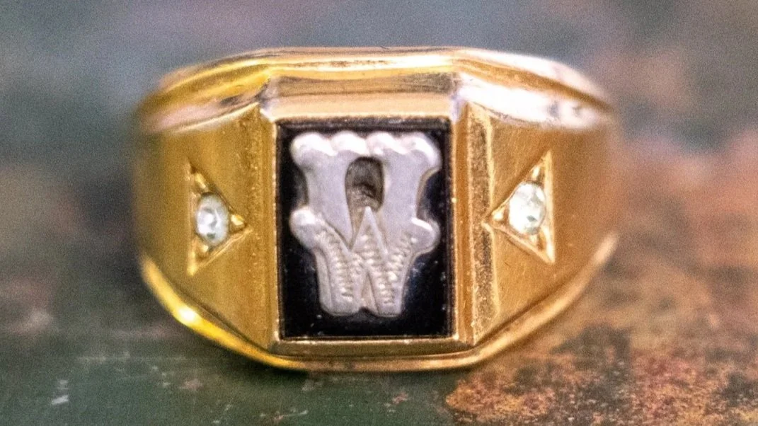 Mid Century "W" Initial Gold Plated Ring Size-10