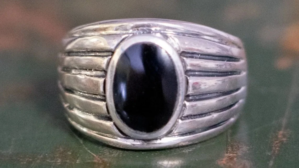 Vintage Scalloped Shank Onyx Ring Size 10.5