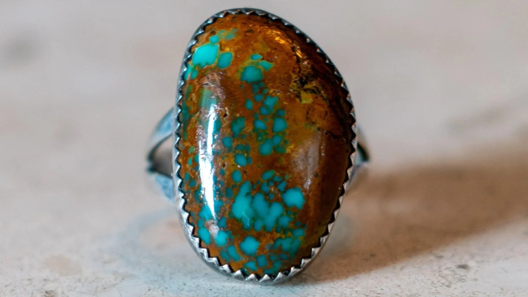 "Peek-a-boo" Dark Matrix 1960s Turquoise Ring