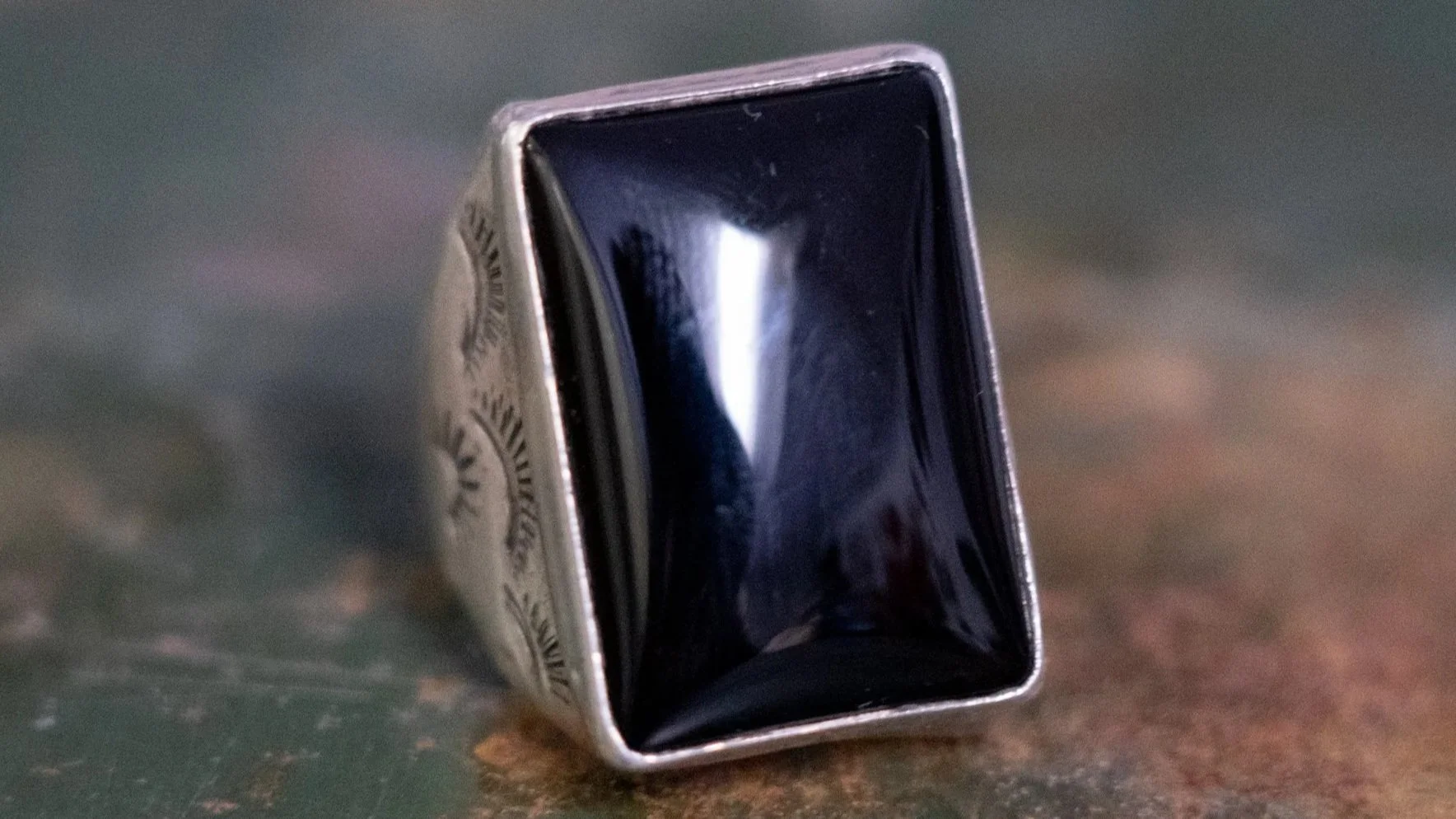 Huge 26 Gram 1960s Onyx Ring Size-9