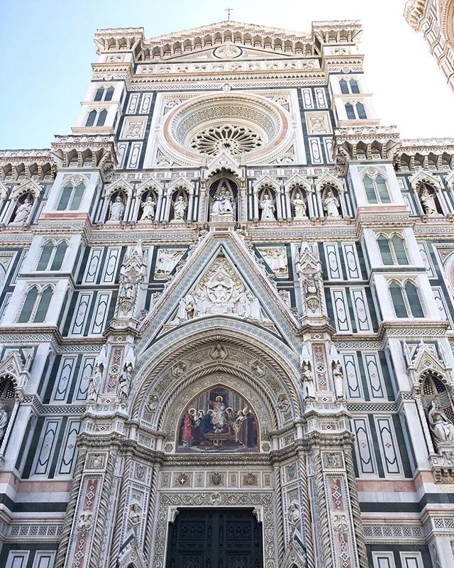 T H E  D U O M O |  This weeks midweek public holiday has me dreaming of being back in Florence 💭 .
.
.
.
.
#fashion #fashionable #fashionista #fashiongram #fashionblog #fashioninspo #style #styleinspo #styleblogger #fashionblogger #fashionbloggerst