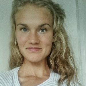 Malin Oldsmark Viktigt för mig: Genuinitet, Närvaro, Samskapande Jag engagerar mig för att få utforska vägar till ett mer medvetet, omhändertagande och välmående samhälle.