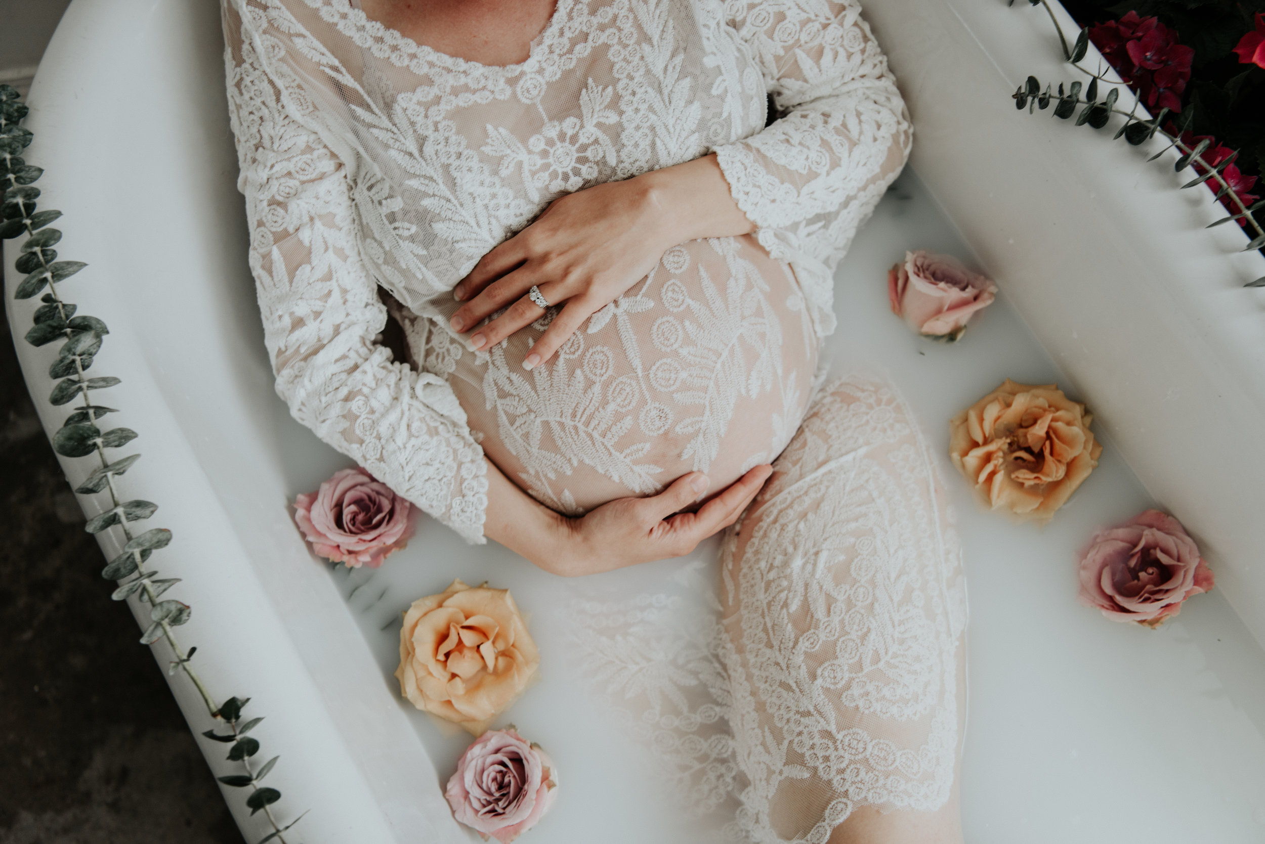 Maternity Milk Bath - Jaime Lynn - May 2017 - Laura Olson Photography - Sunshine Coast BC Photographer-8412.jpg