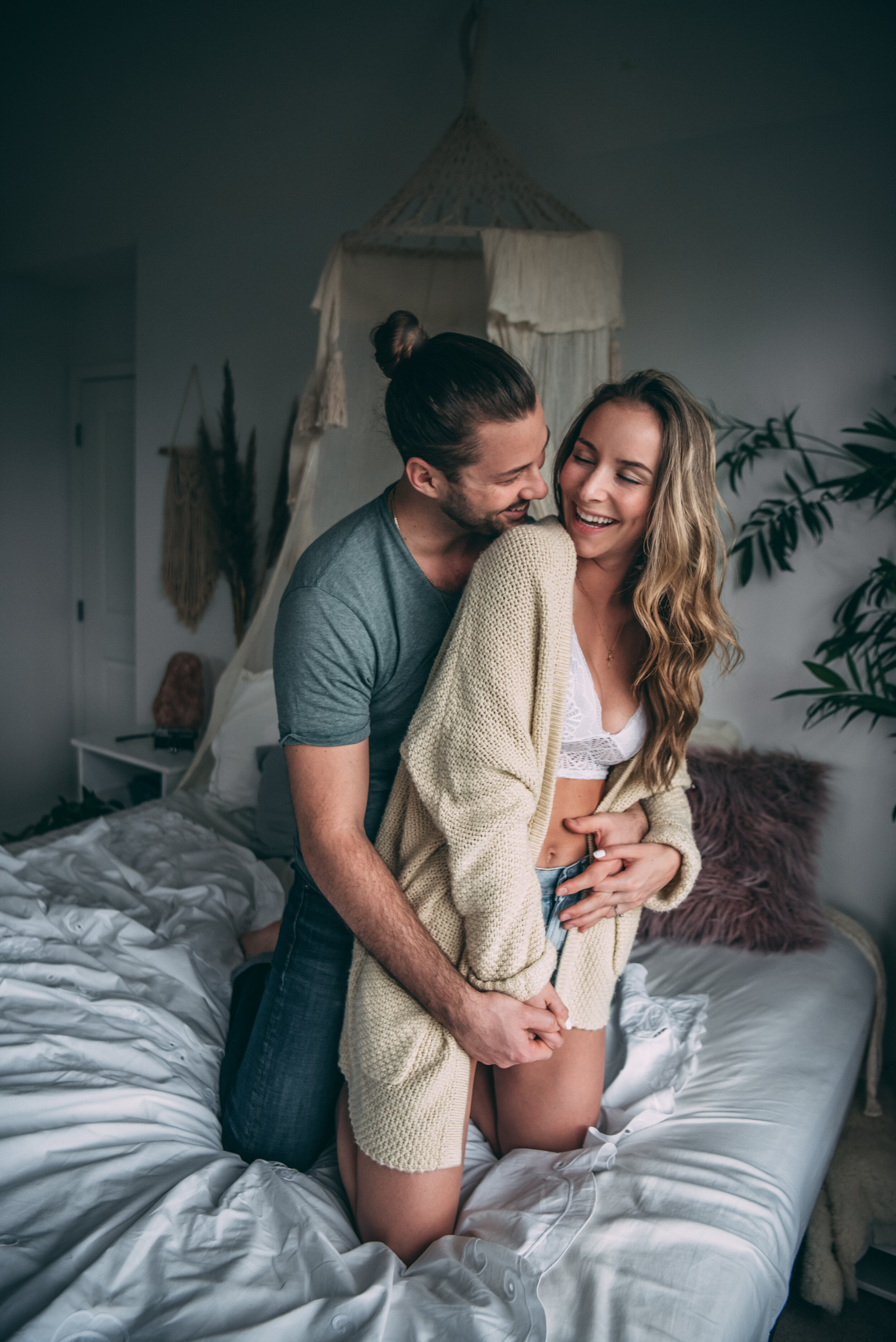 Sechelt BC Engagement Session - In Home Couples Session - Laura Olson Photography - Sunshine Coast BC & Vancouver Wedding & Elopement Photographer--16.jpg