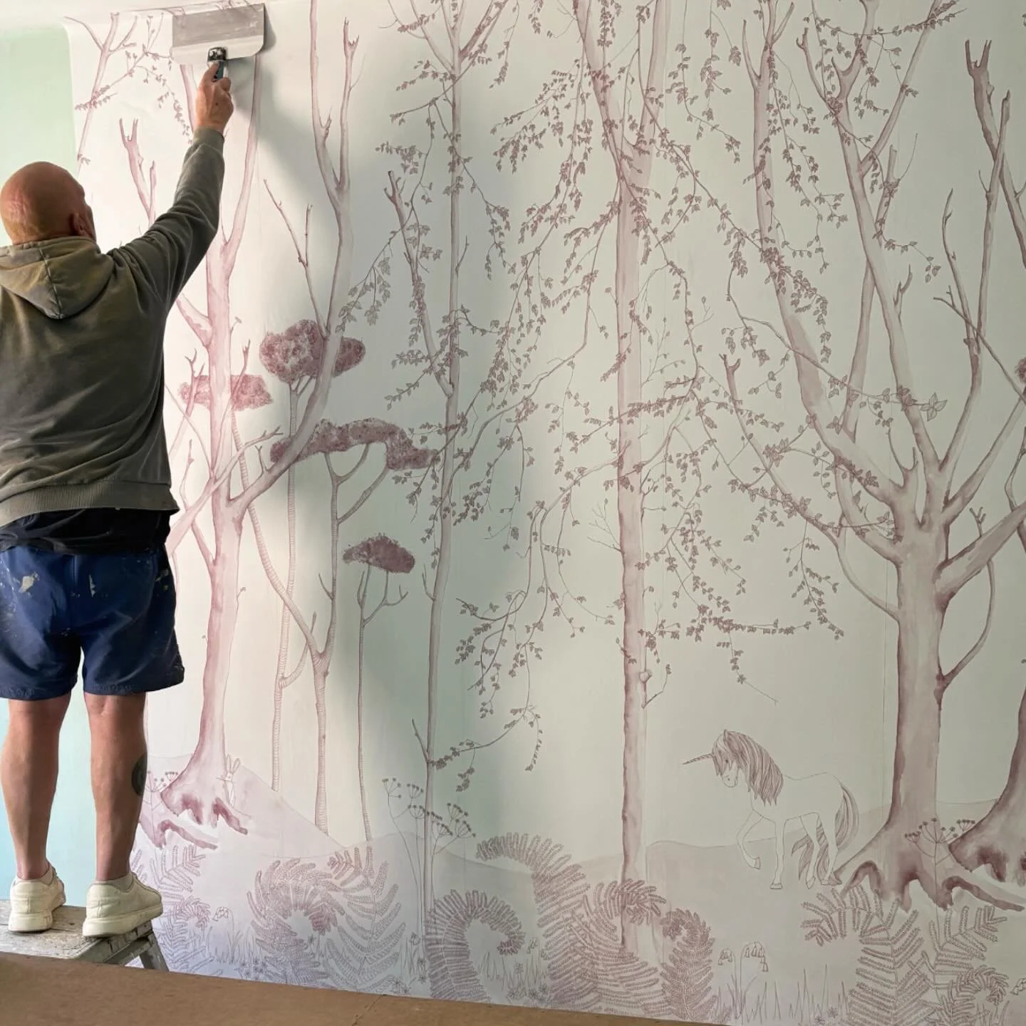 Steve installing Legend Wallpaper in Dusty Rose. To everyone wallpapering this week happy #internationalwallpaperweek 🤍 Thanks for sharing images of your beautiful homes and projects. It is wonderful to see how you use our papers 🤍