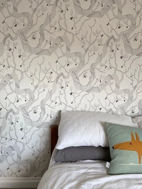 Oak Tree wallpaper in Abi&rsquo;s calming guest bedroom near the sea in Dorset, where she has relocated from London for a more tranquil life 🌊🍂🌊 @aster_coaching 🤍
