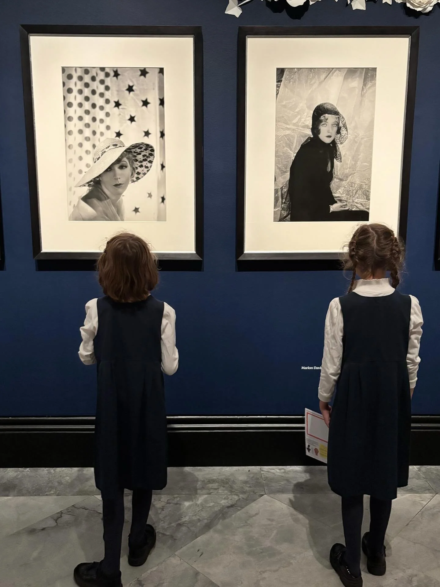 A tiny break back to see much missed friends and the beautiful Cecil Beaton exhibition @nationalportraitgallery We missed you @clarepereira_aka_freestone 🤍🤍