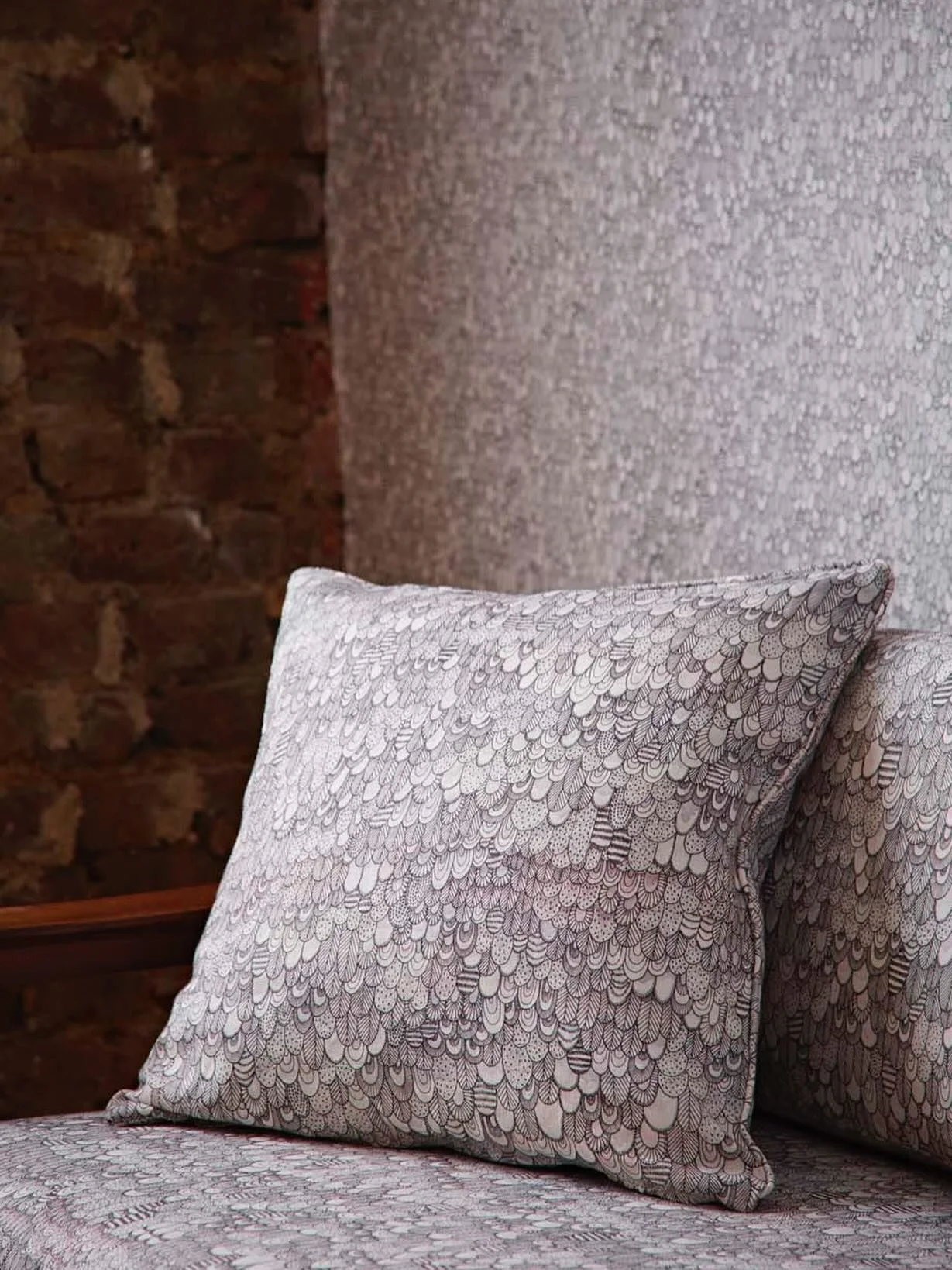 Pre-Christmas cushion cover sale with 50% off for one week. A thoughtful gift for those you love or a way to refresh your own favourite corner before the Christmas lights go up