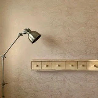 &ldquo;I absolutely love the wallpaper we have, it catches the light beautifully. I would love to add more in another room.&rdquo; - Gayle. Cosy lighting and Seascape at Sunrise Wallpaper in Gayle&rsquo;s home studio and guest bedroom in Devon 🌊