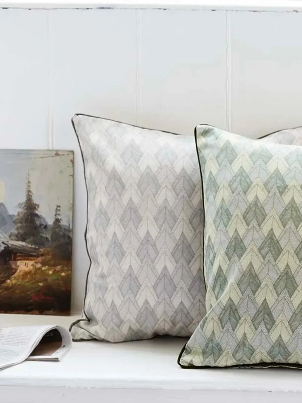 Give the gift of cosy this Christmas with Mountainous cushion covers made in organic cotton with soft velvet piped edges, they make a wonderful gift for a loved one, or for your sofa 🎄