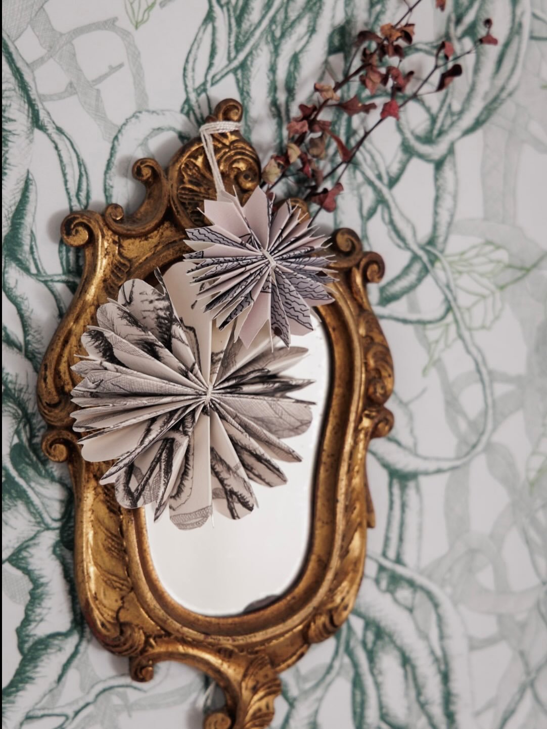 These Christmas rosettes are so simple to make, you can cut up wallpaper samples that you no longer need to make these super easy decorations to hang on your tree, or to personalise your gift wrapping. Instructions are in the December issue of @count