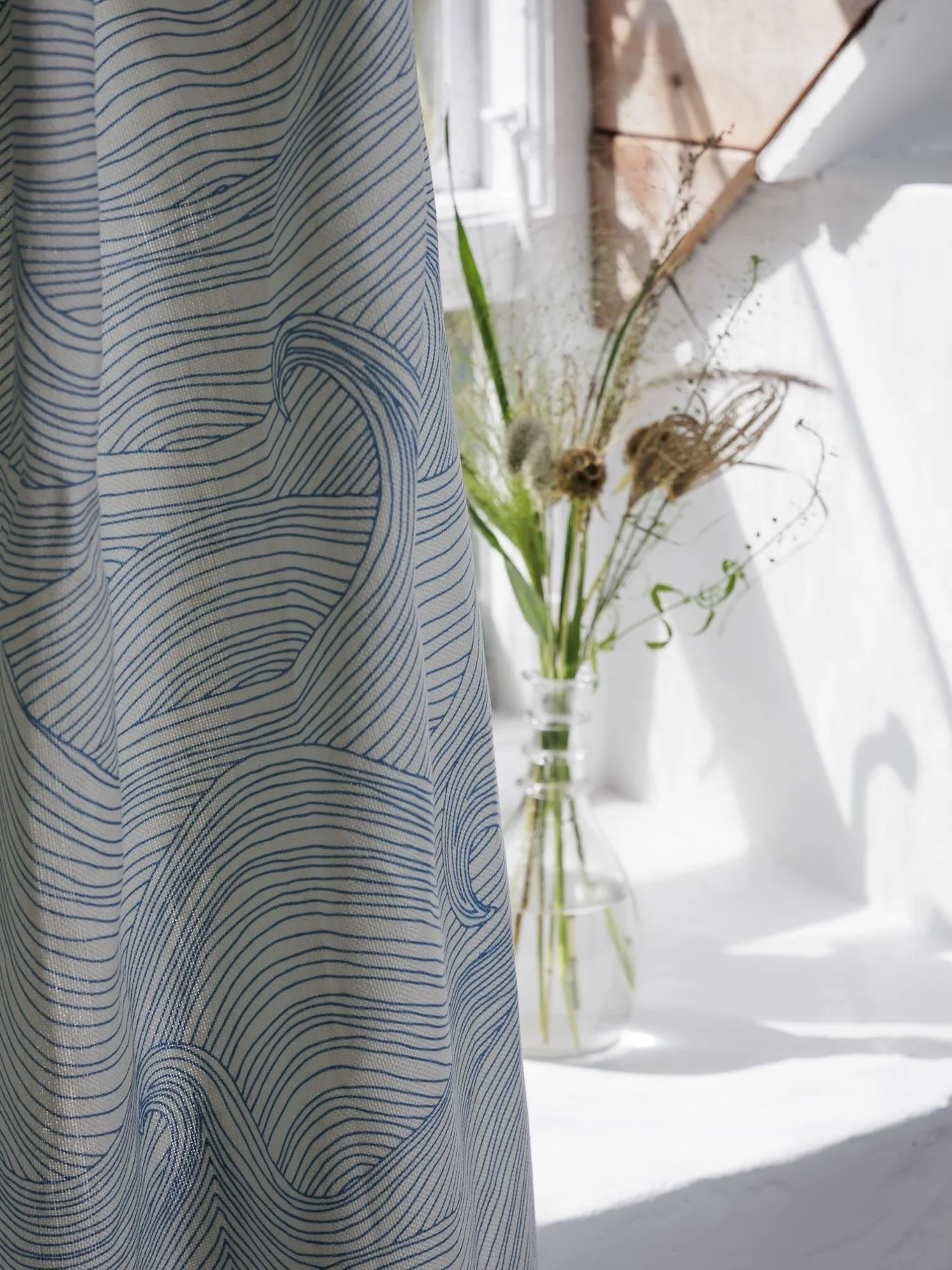 With its calming palette and soft natural texture, Seascape at Solstice recycled linen brings a sustainable way to incorporate a relaxed coastal aesthetic throughout your home 🌊
📷 @catherinerachelphotos