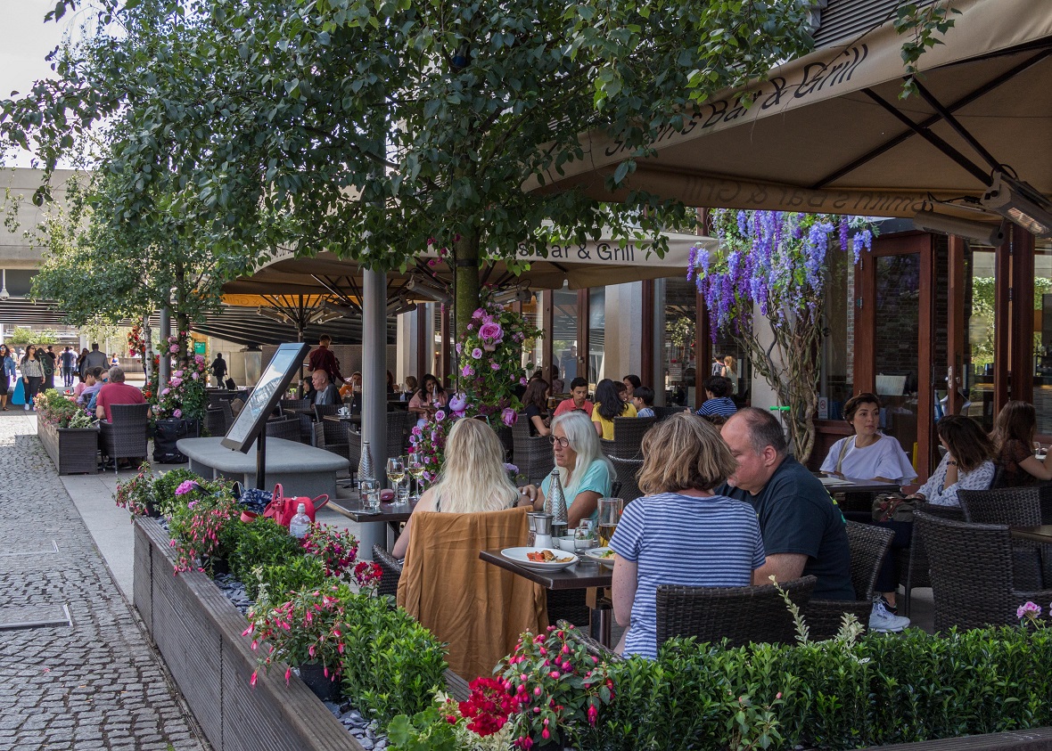 Alfresco Dining Bar & Grill based in Paddington Central Smith's