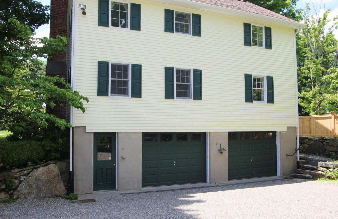 365 Round Hill Road