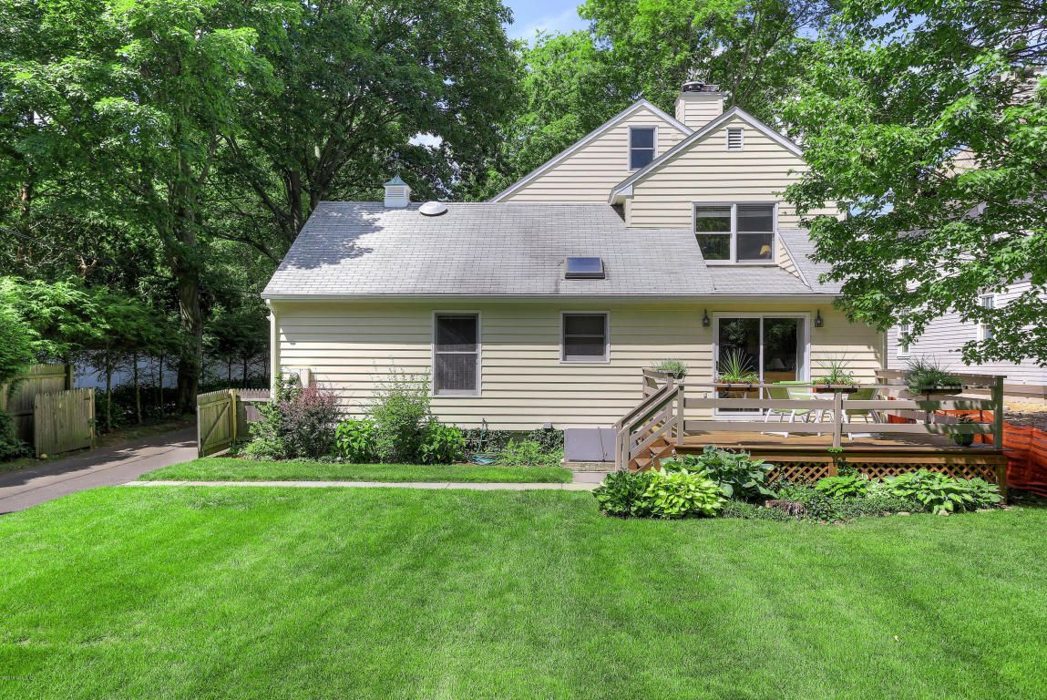 7 Indian Head Road