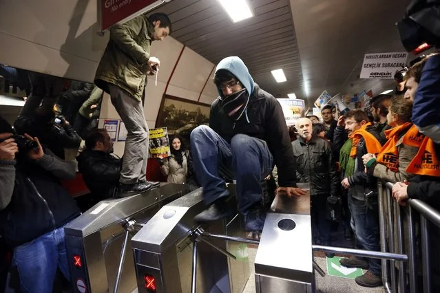 METRO CARDS? We don' need no STINKING' Metro cards