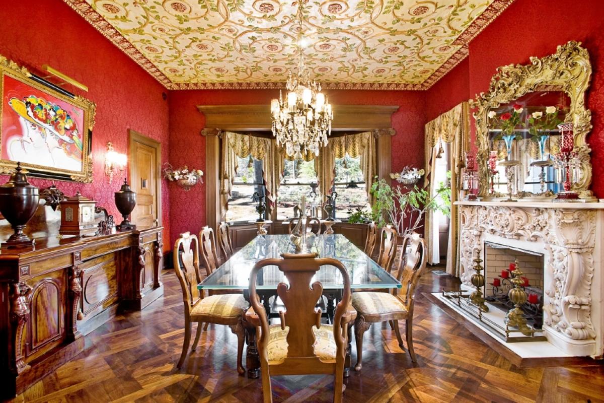 Seems to be five seats short of a last supper - were they served in the butler's pantry?