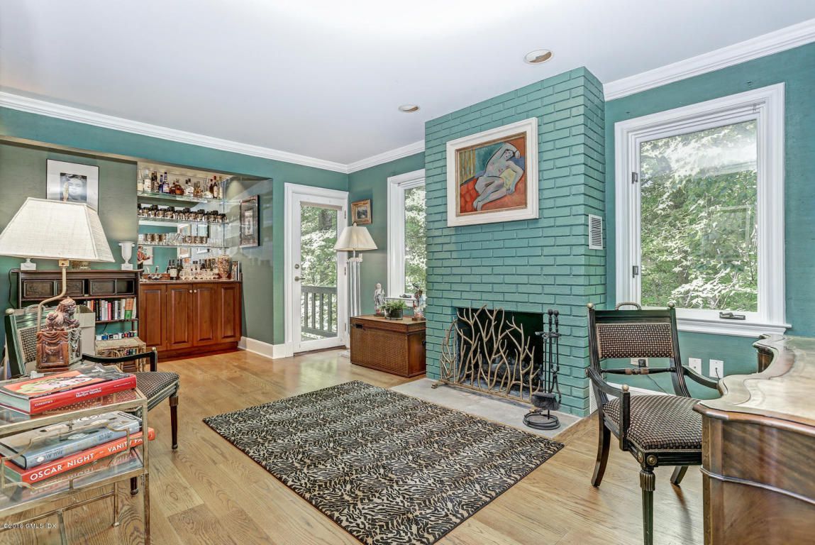 And a contemporary, ironic reference to the zebra rug, which, given thiis home's modern style, fits in perfectly, and probably sealed the deal