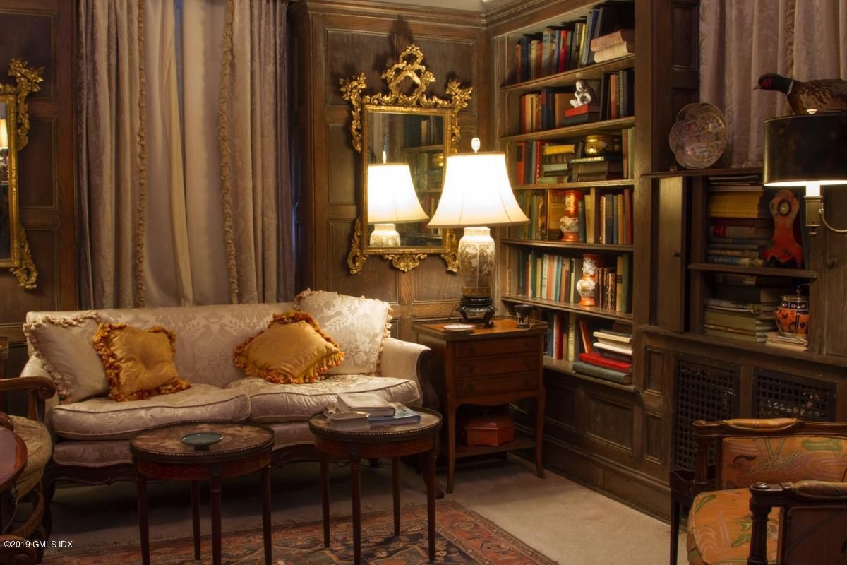 viewing parlour?