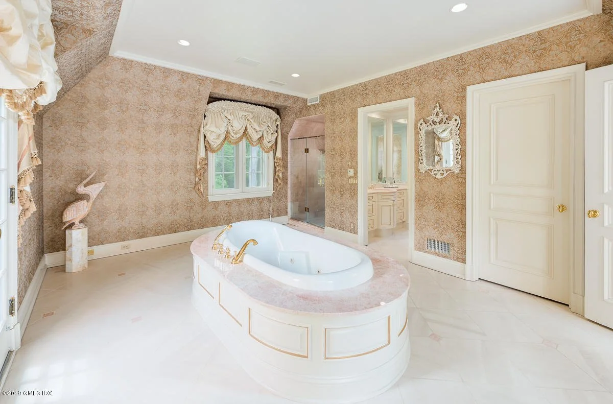 greenwich bathrooms look dated after just 10 years, let alone 25