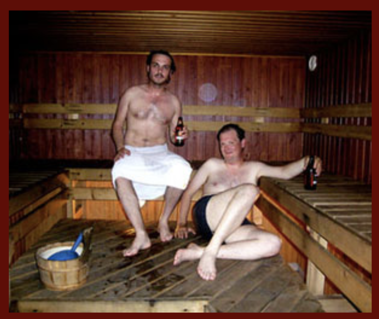 Пьем пиво в бане. Бухаем в бане. Мужчины в бане. Сауна пьянка. Пьянка в бане.