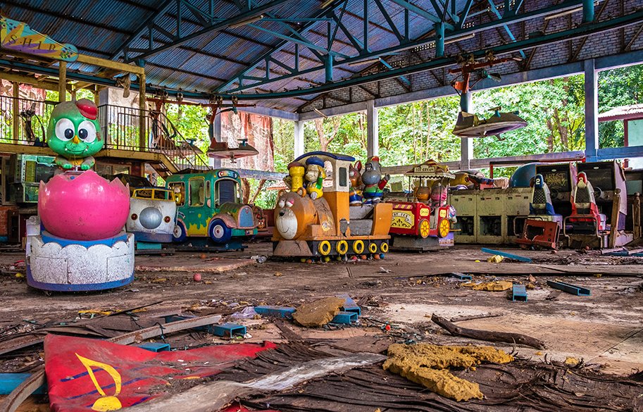 abandoned-theme-parks-around-the-world-malories-adventures-main.jpeg